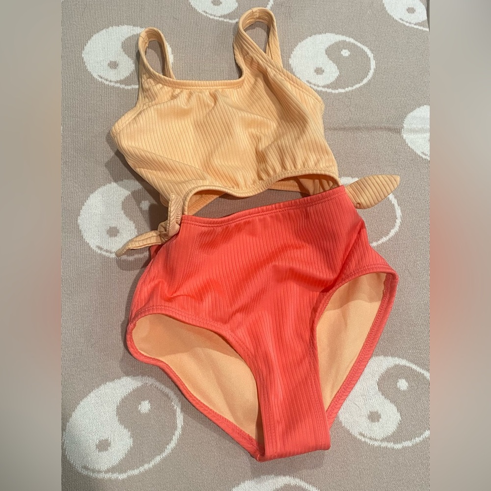 Cat & Jack swimsuit nwt sz 4/5